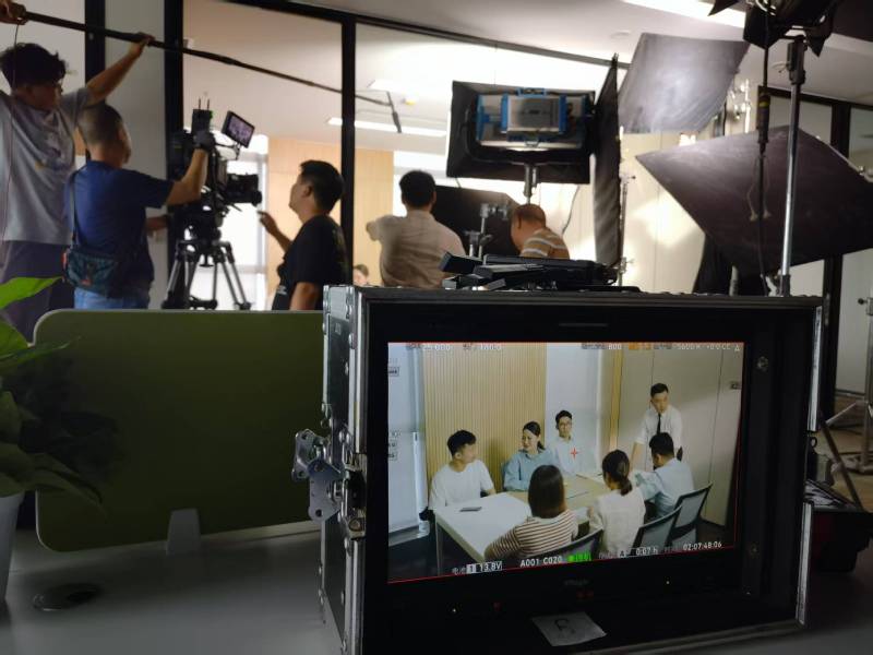 博爱县TVC拍摄公司：科技产品视觉化大师，诠释未来感与功能美学